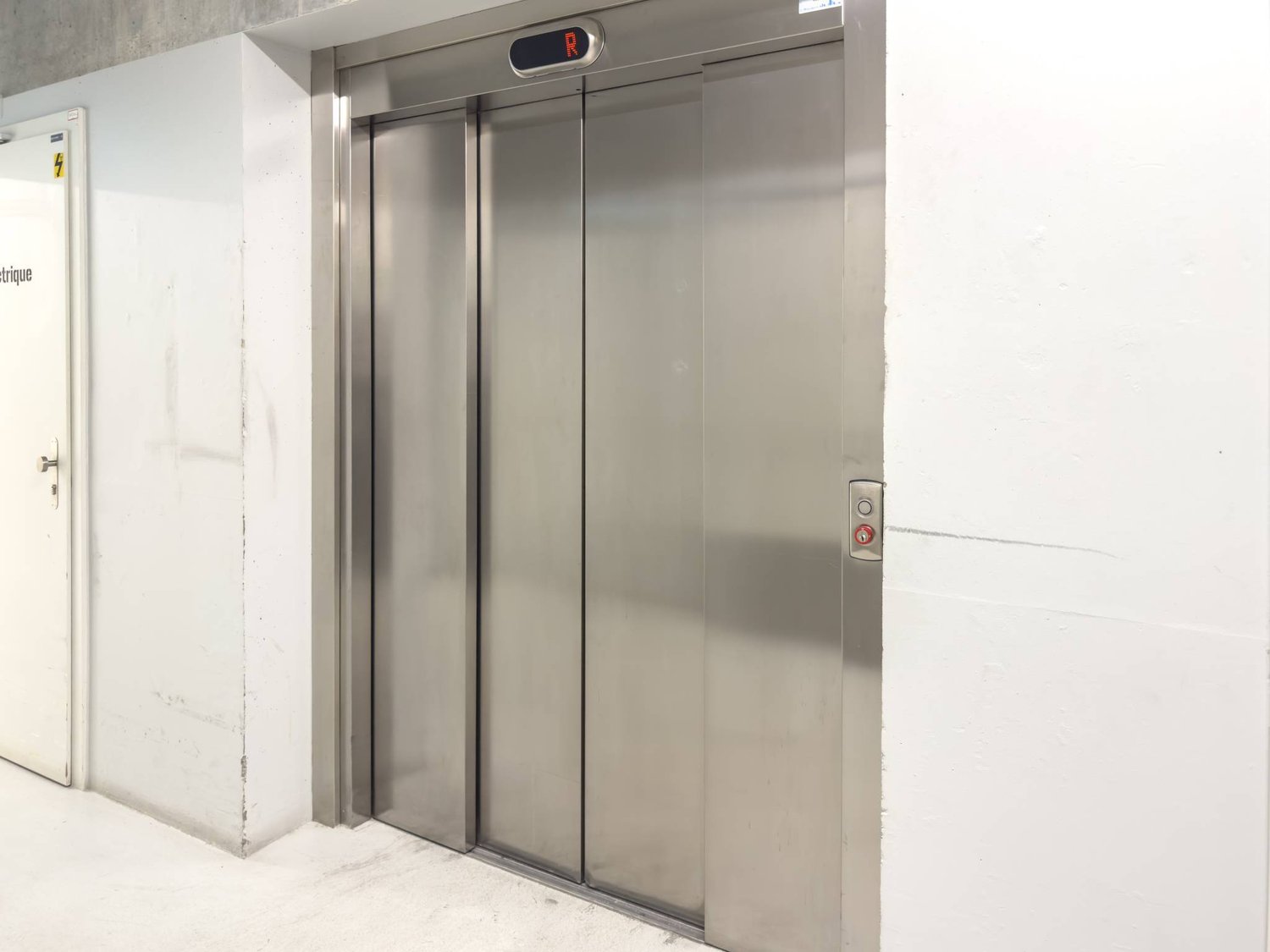 150m² commercial