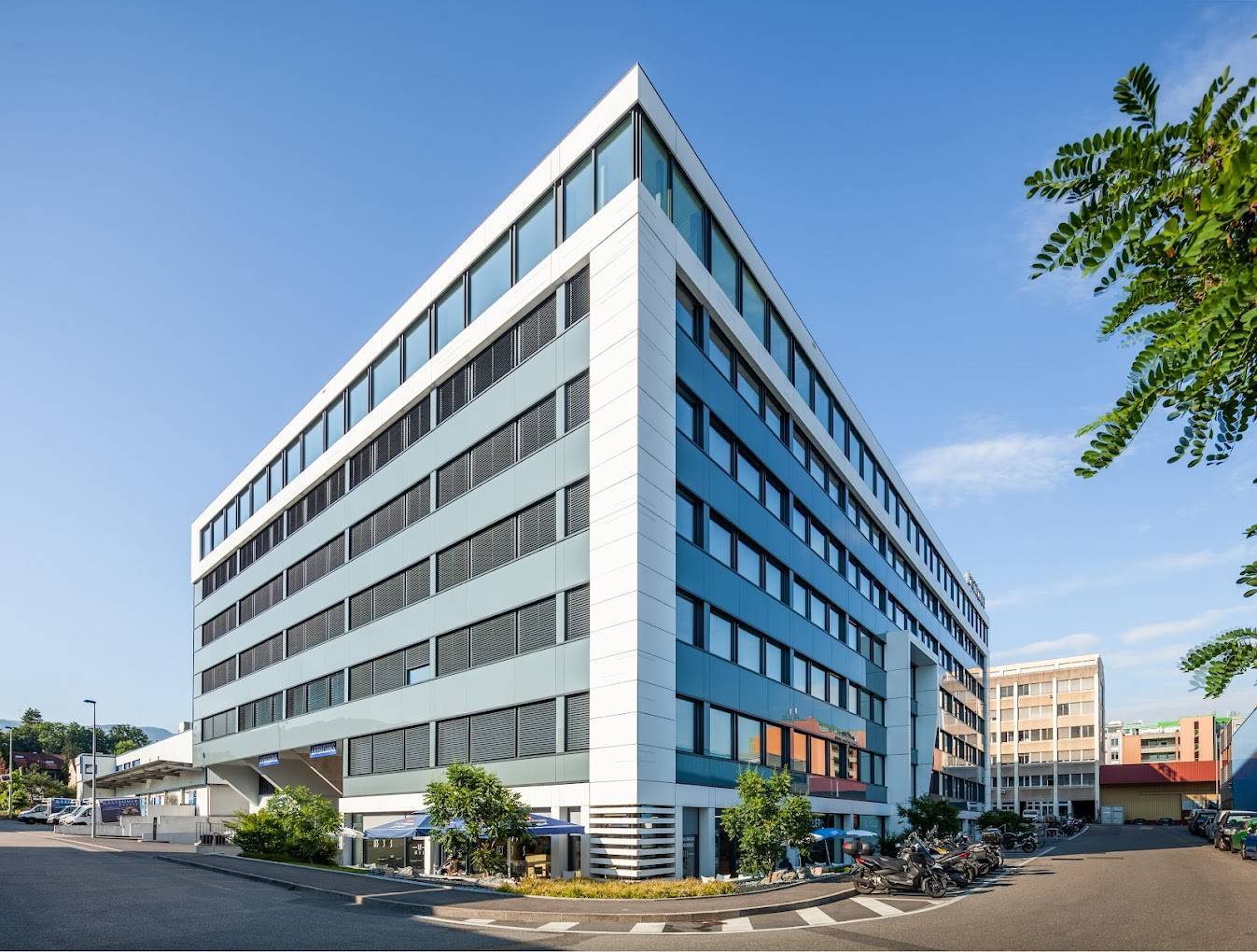 150m² commercial