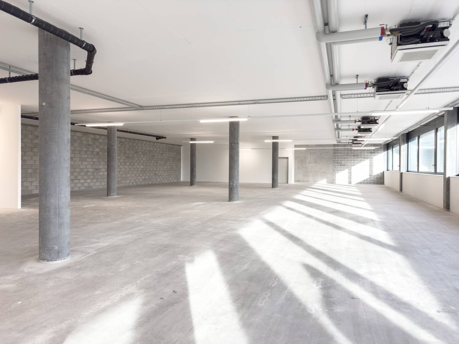 150m² commercial