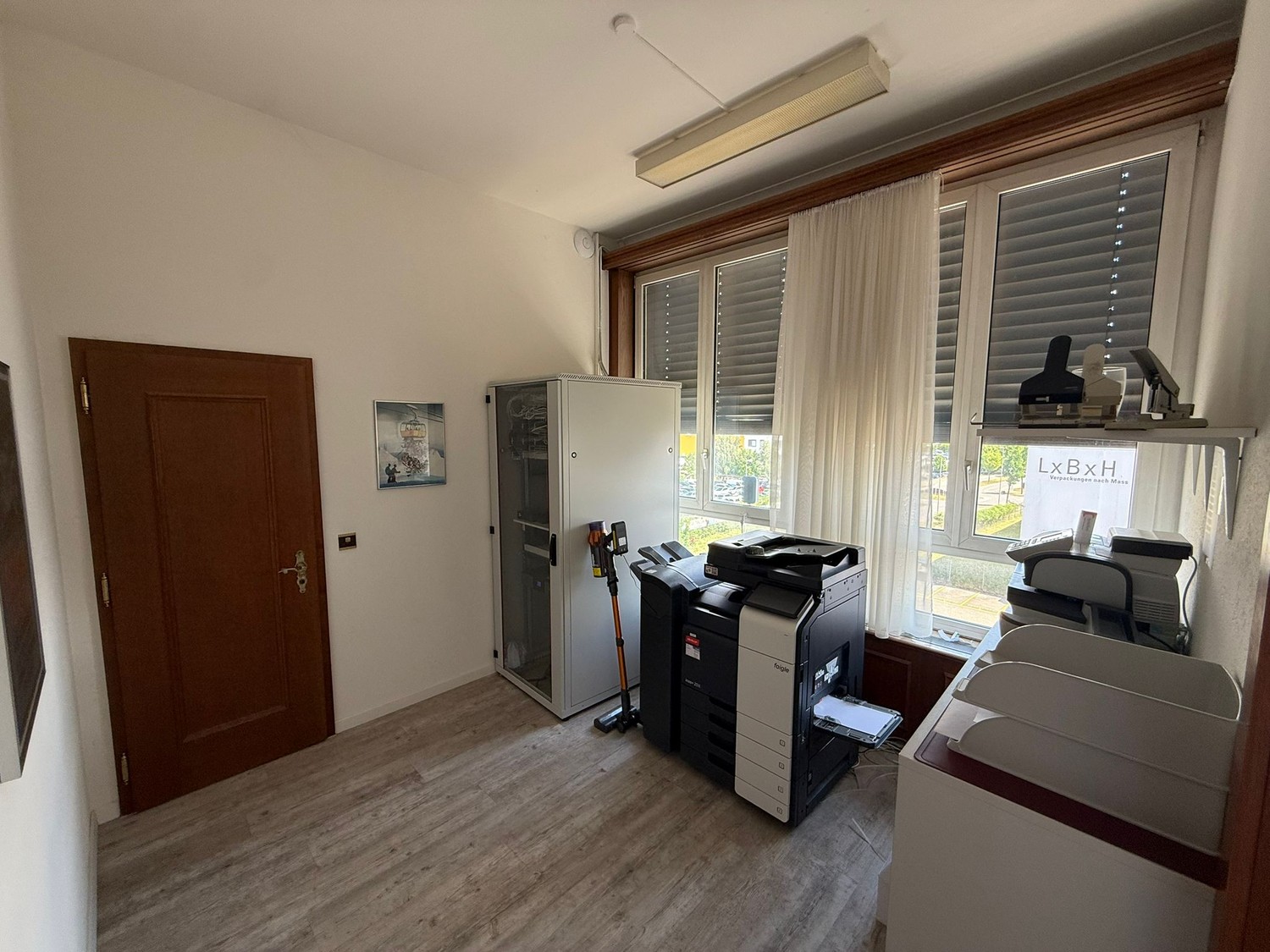 160m² commercial