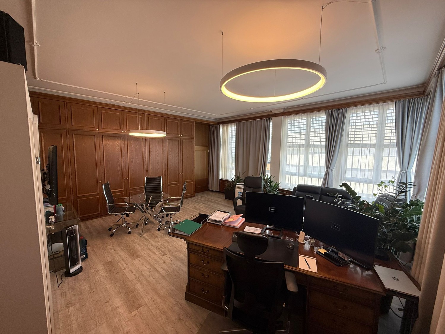 160m² commercial