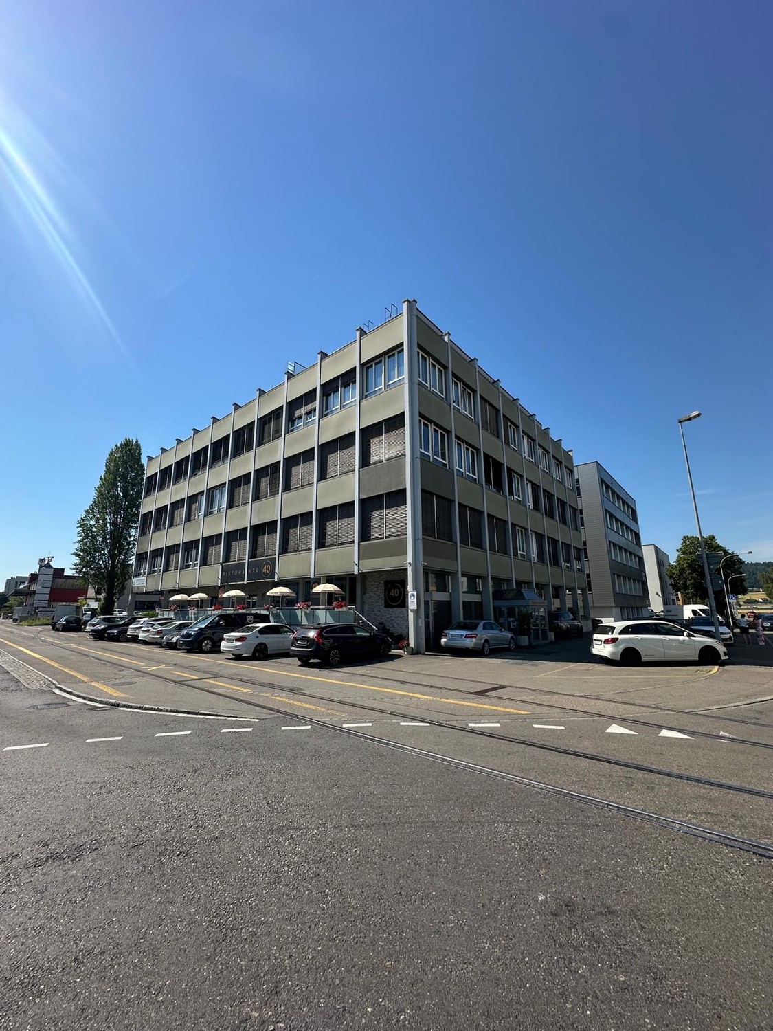160m² commercial