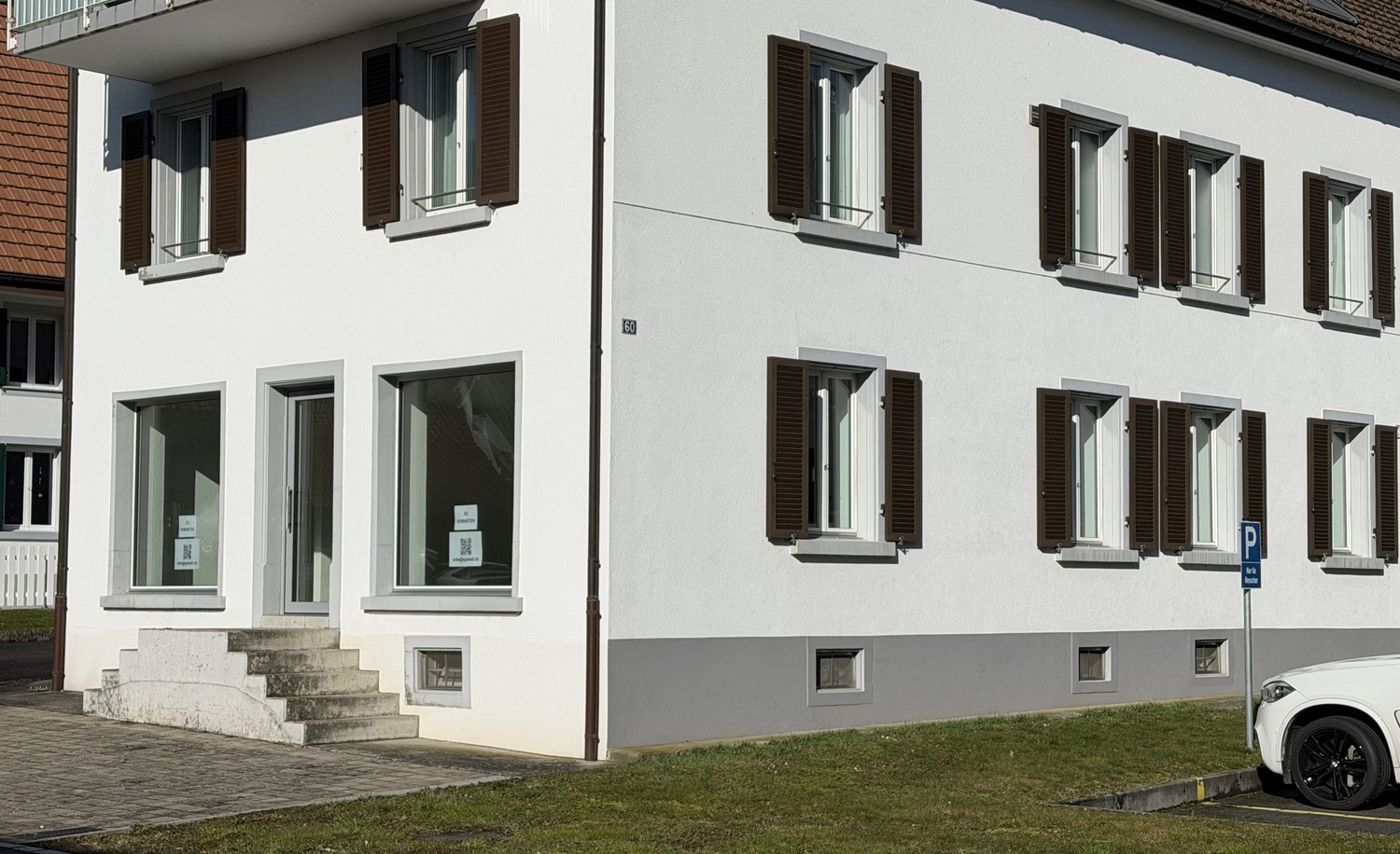 80m² commercial