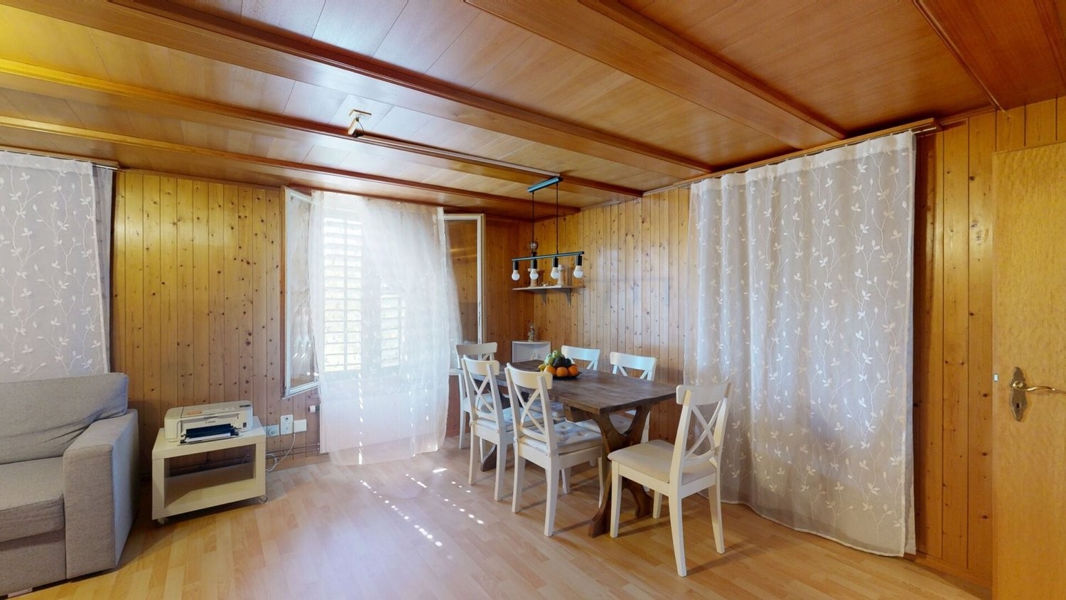 Casa multifamiliare con 10 ½ locali