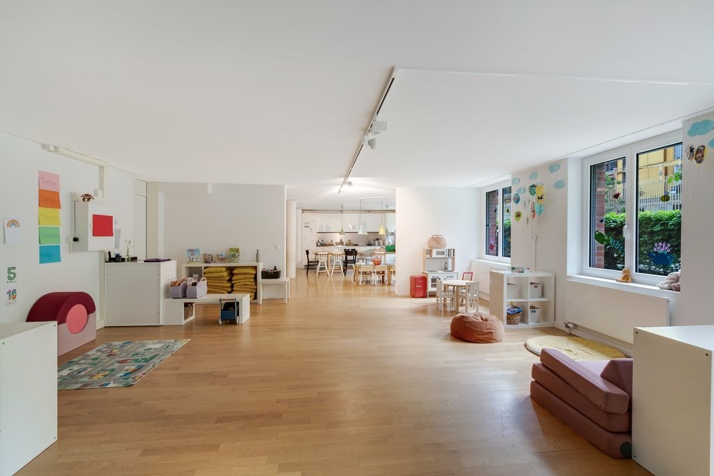 180m² commercial