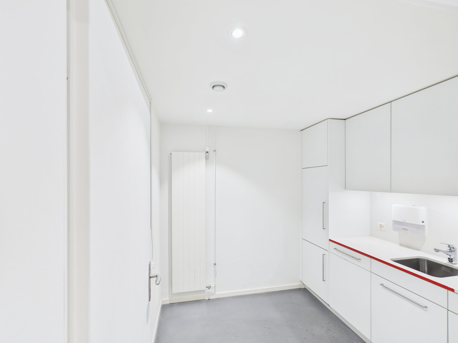 187m² shop