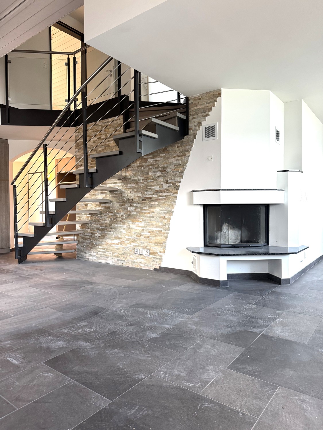 10 rooms apartment
