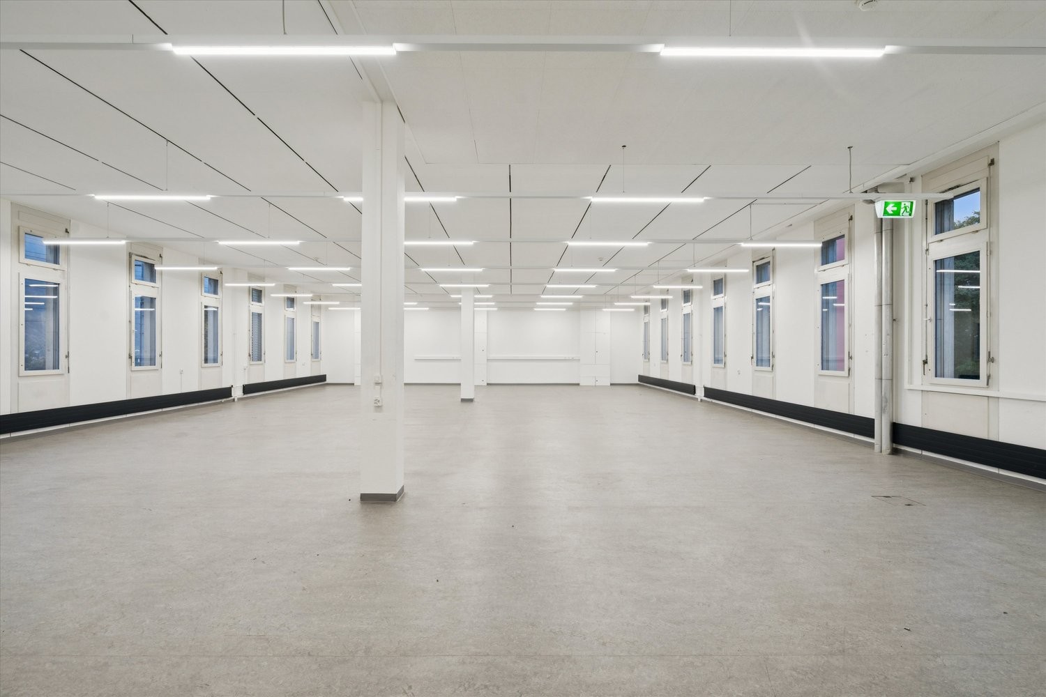 284m² office