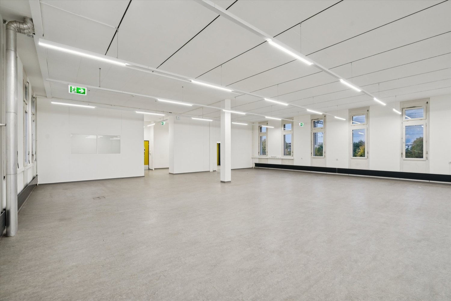 284m² office