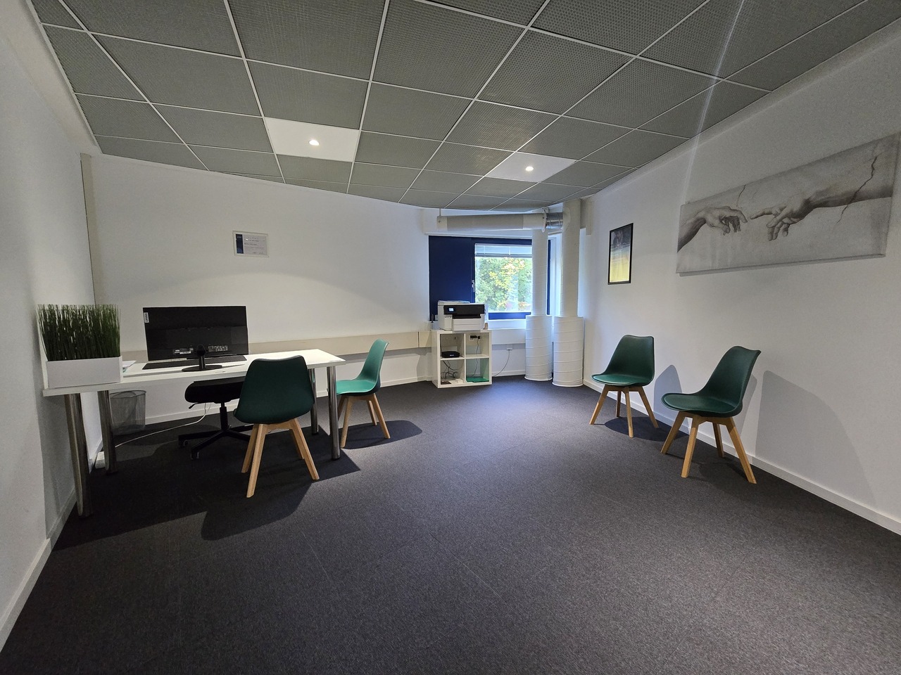 271m² office