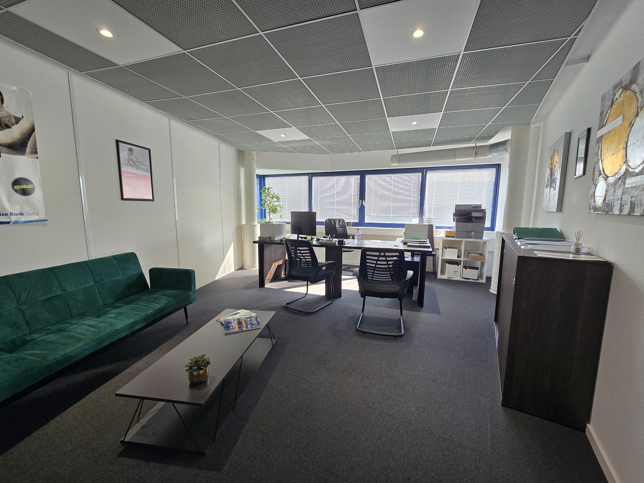 271m² office