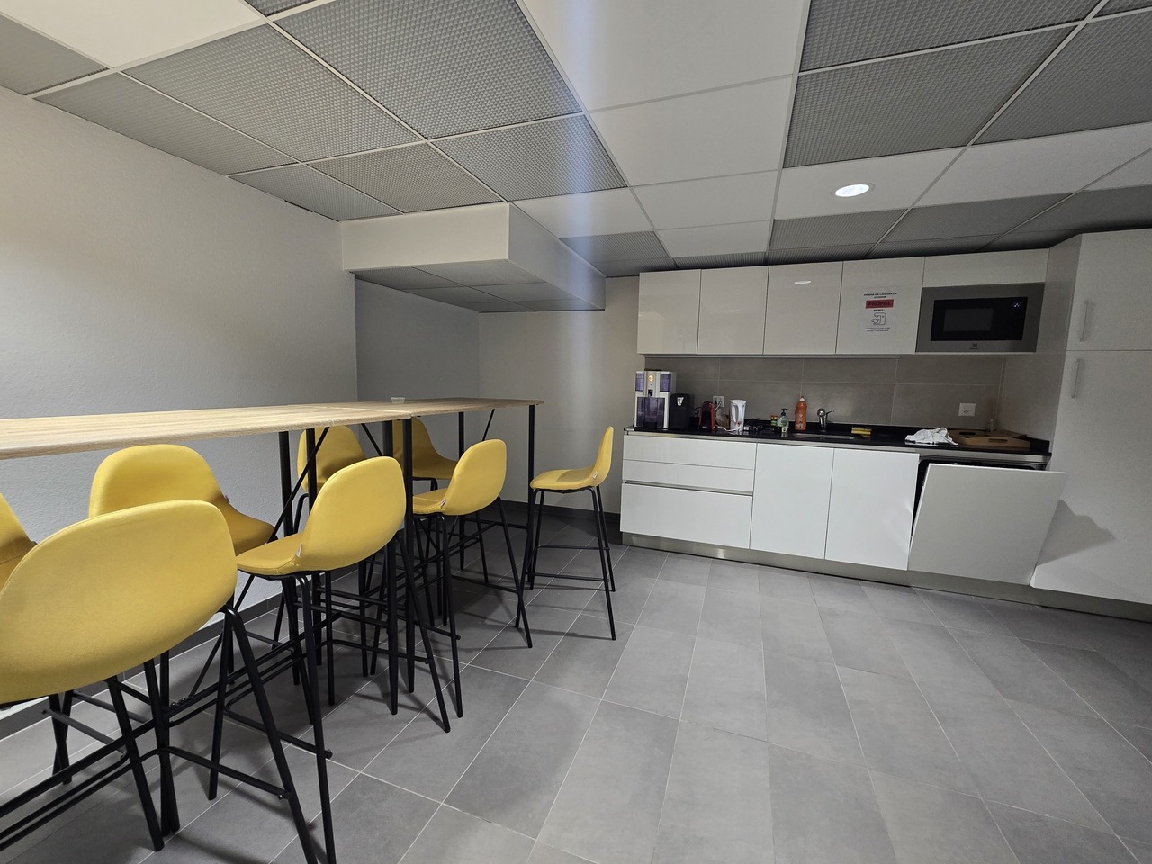 271m² office