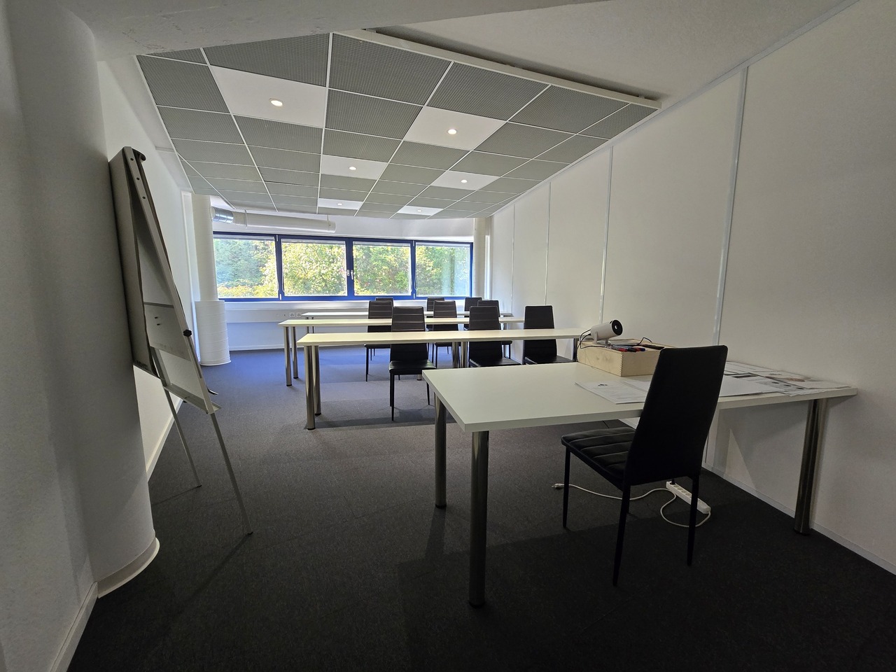 271m² office