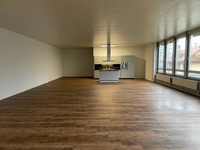 225m² office