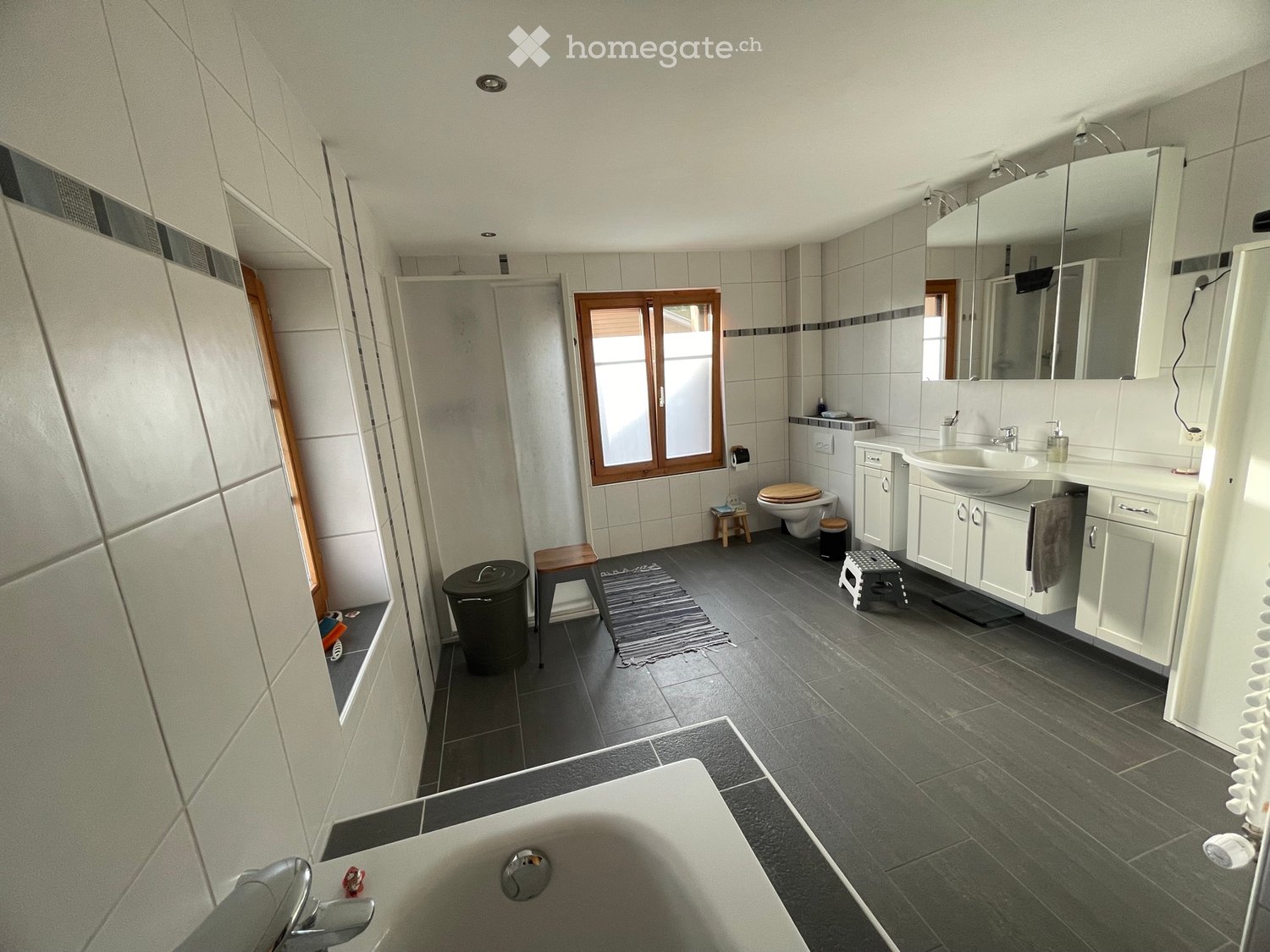 5 rooms apartment