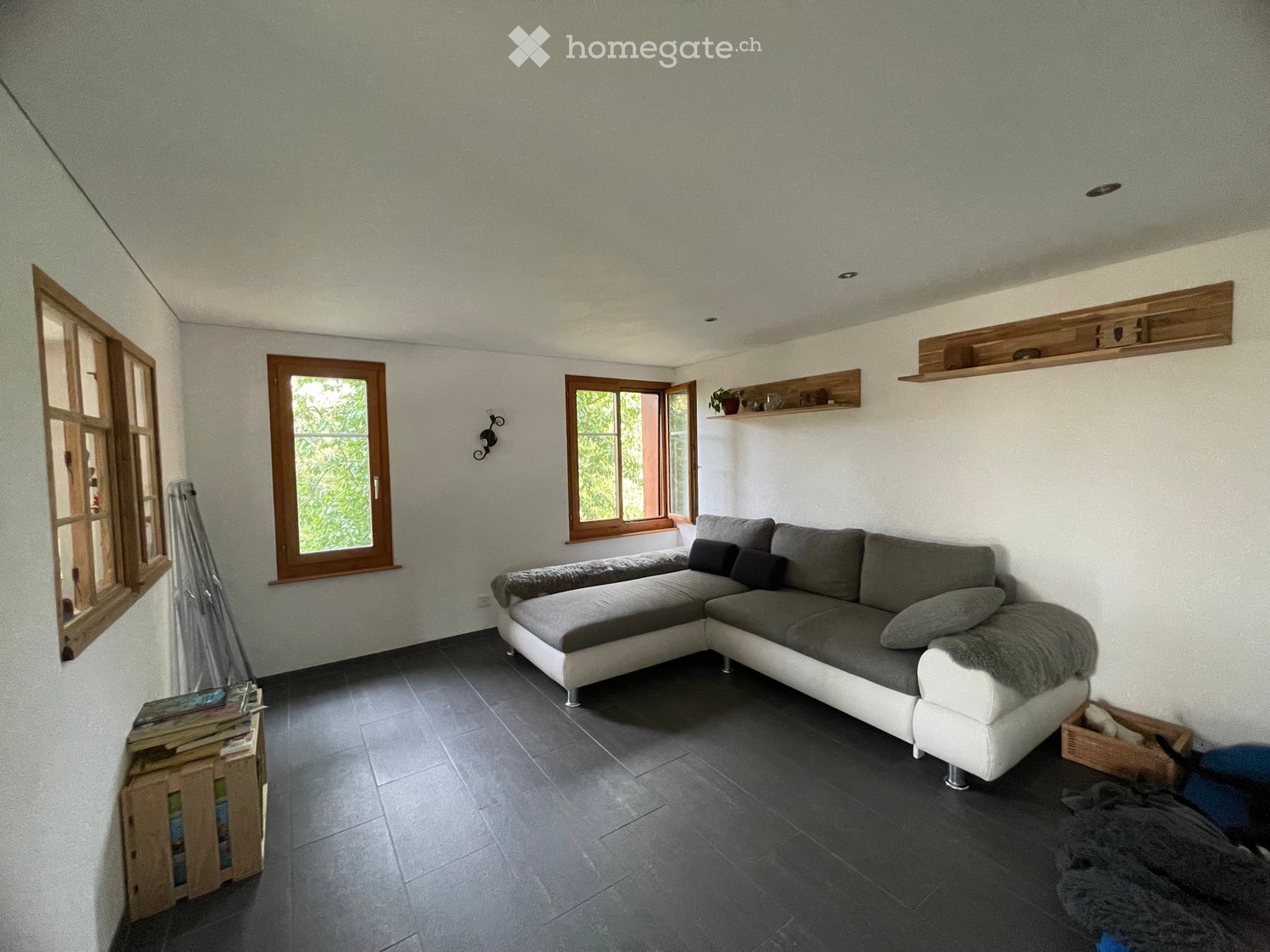 5 rooms apartment