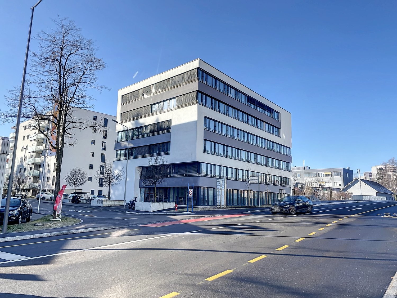 301m² office