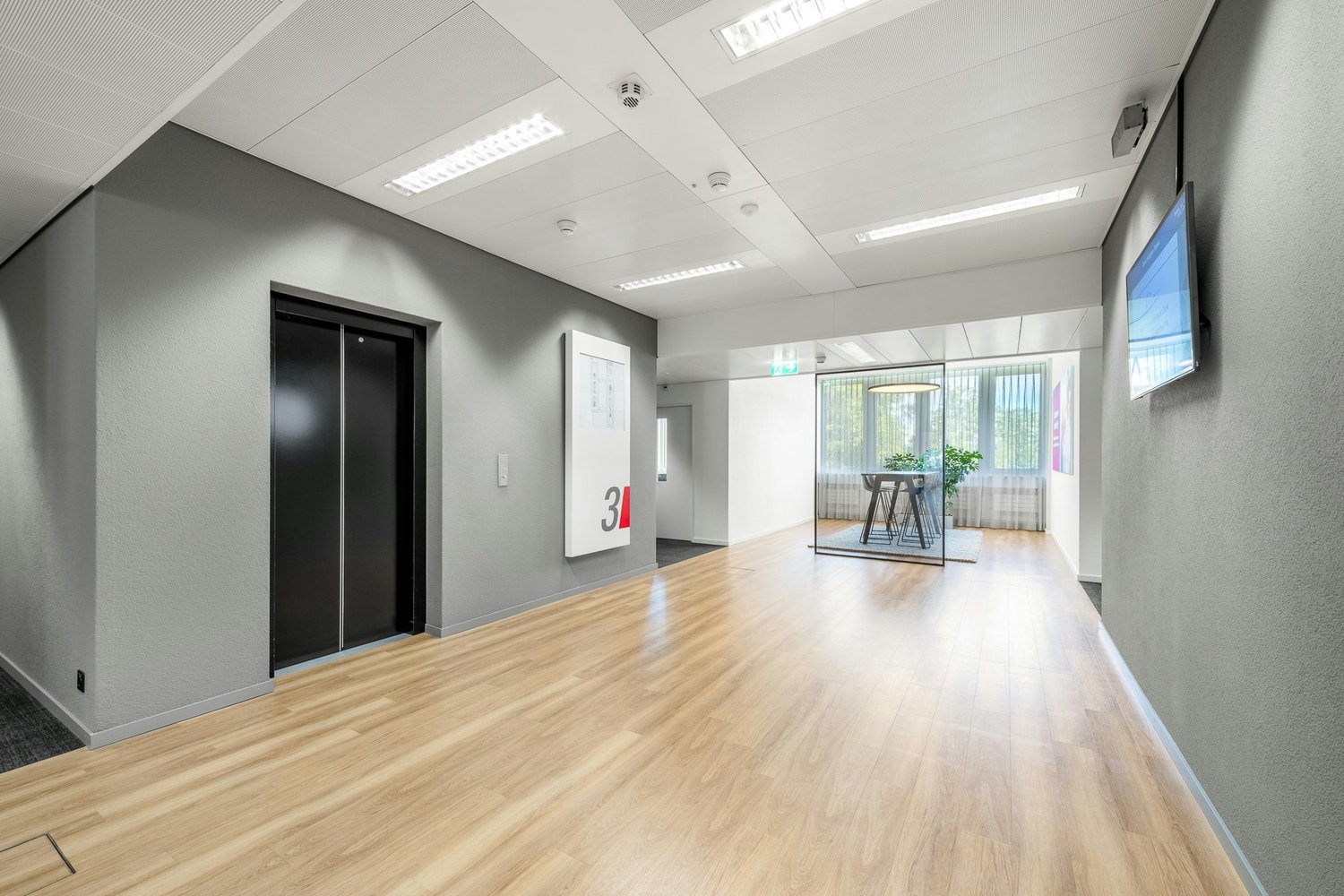 12m² office