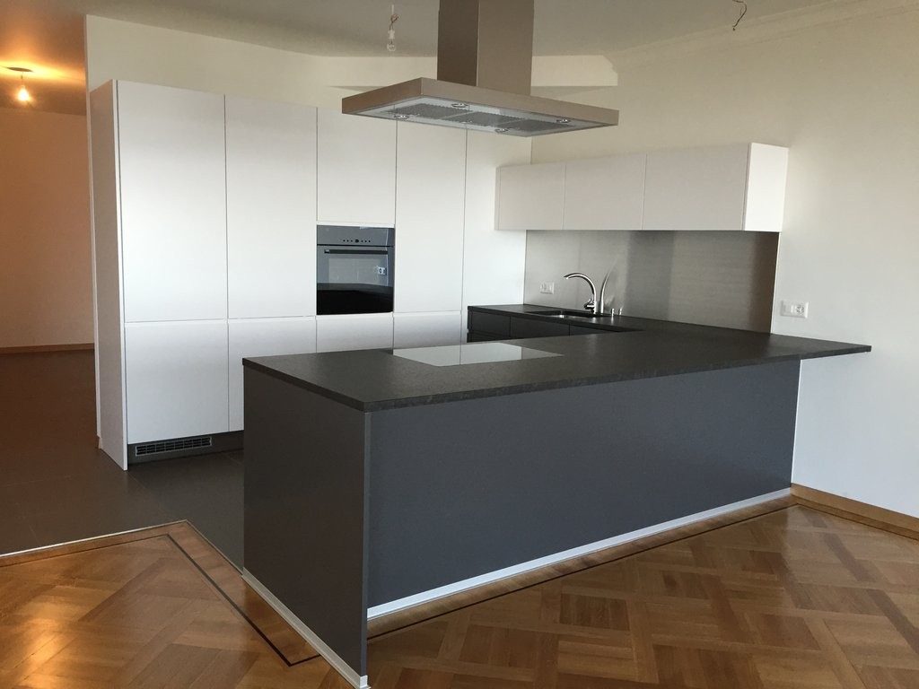 5 rooms apartment