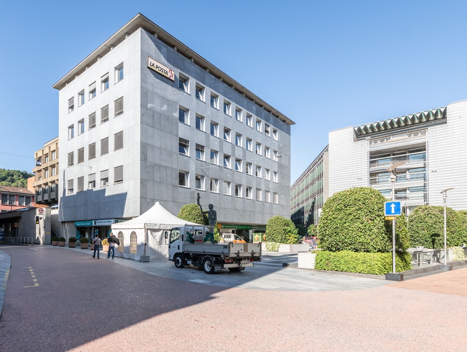 120m² office
