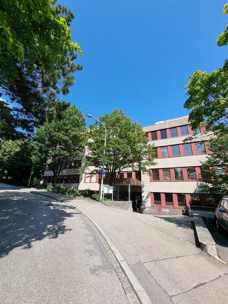 270m² office