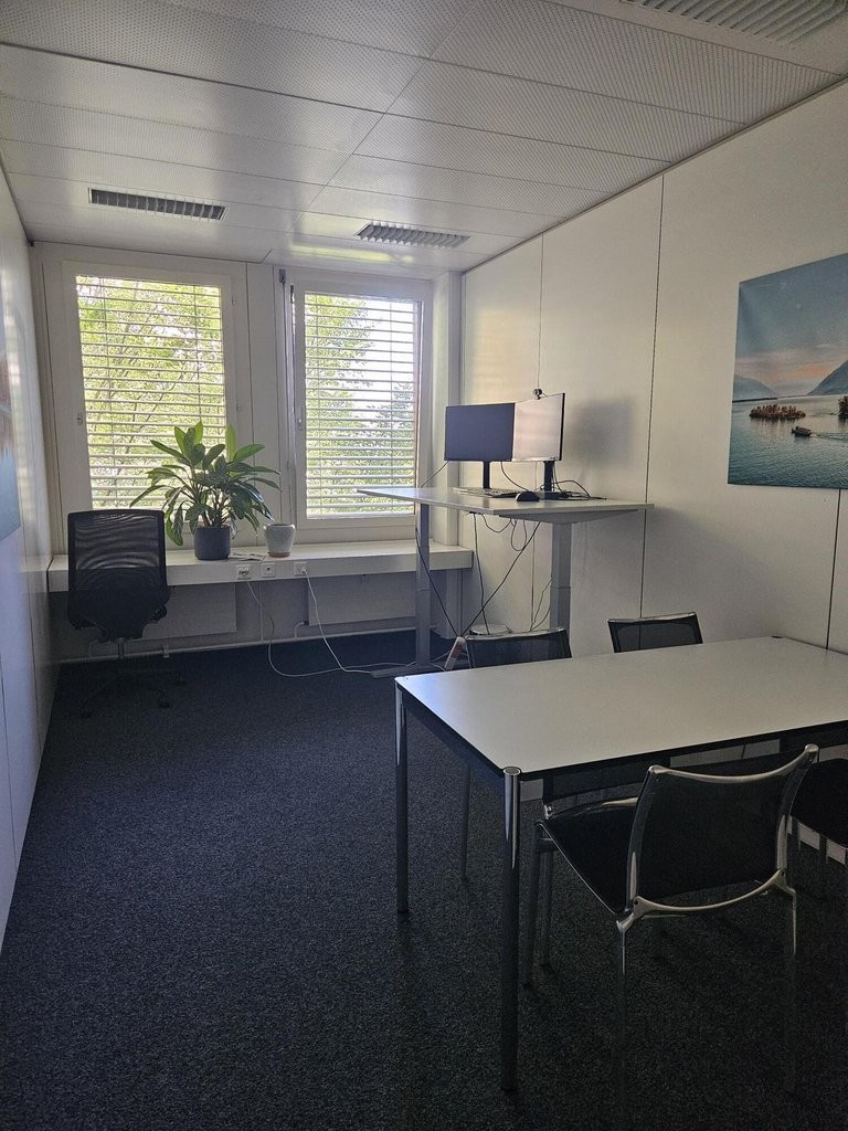 270m² office