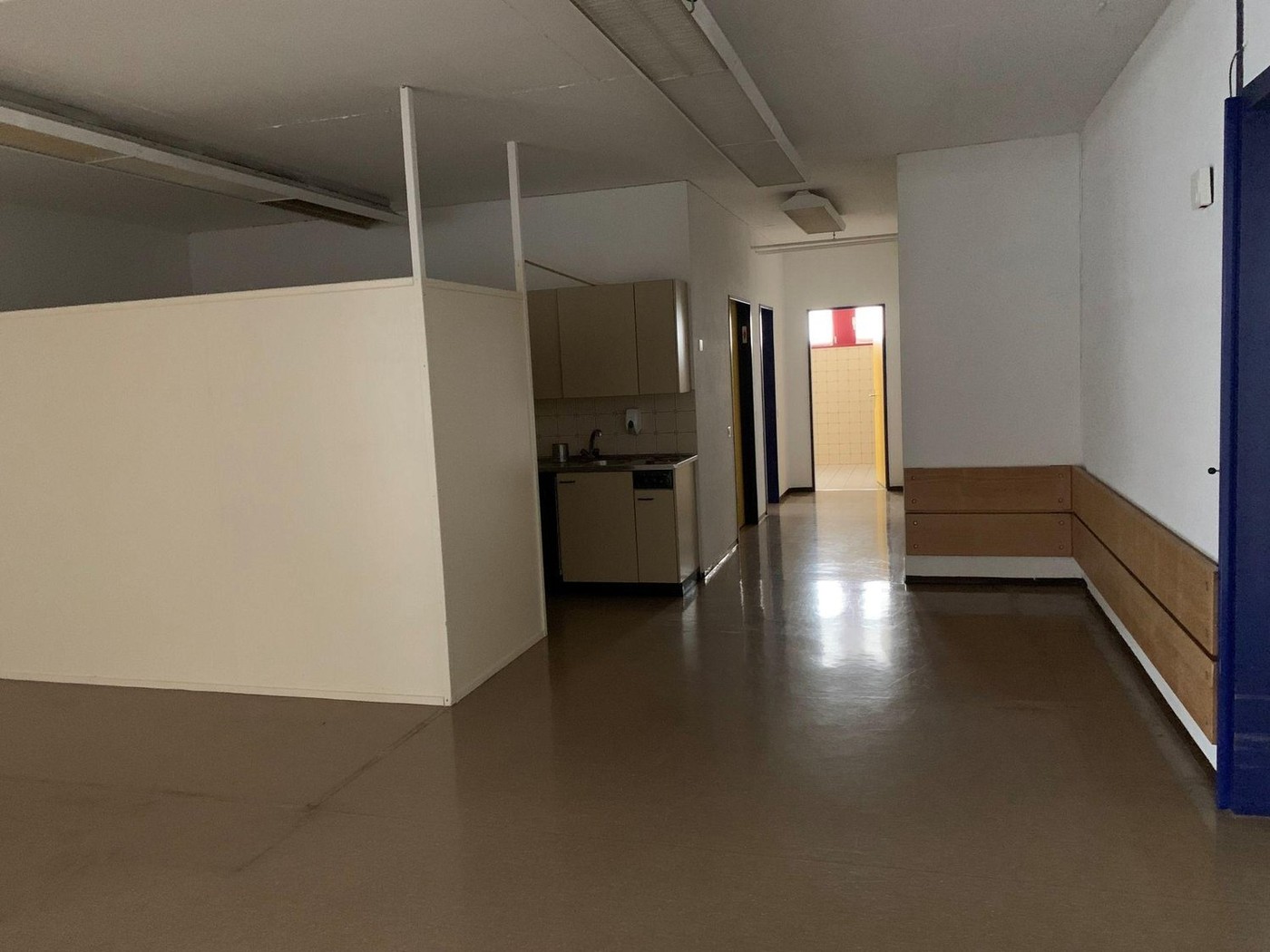 287m² shop
