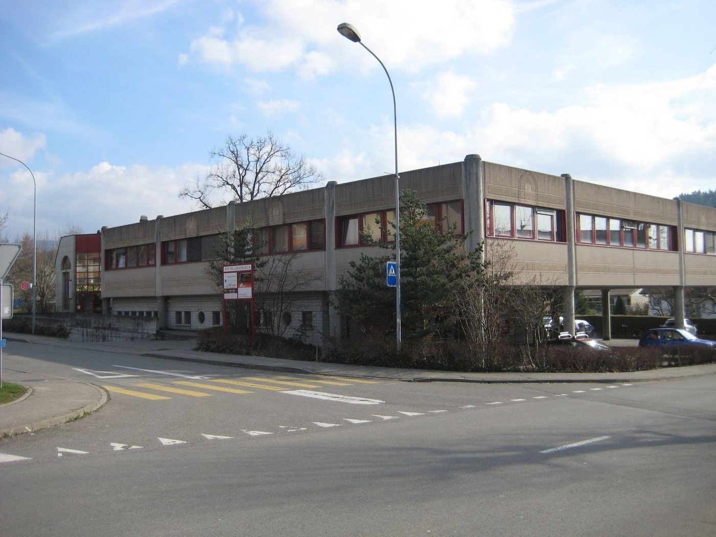 287m² shop