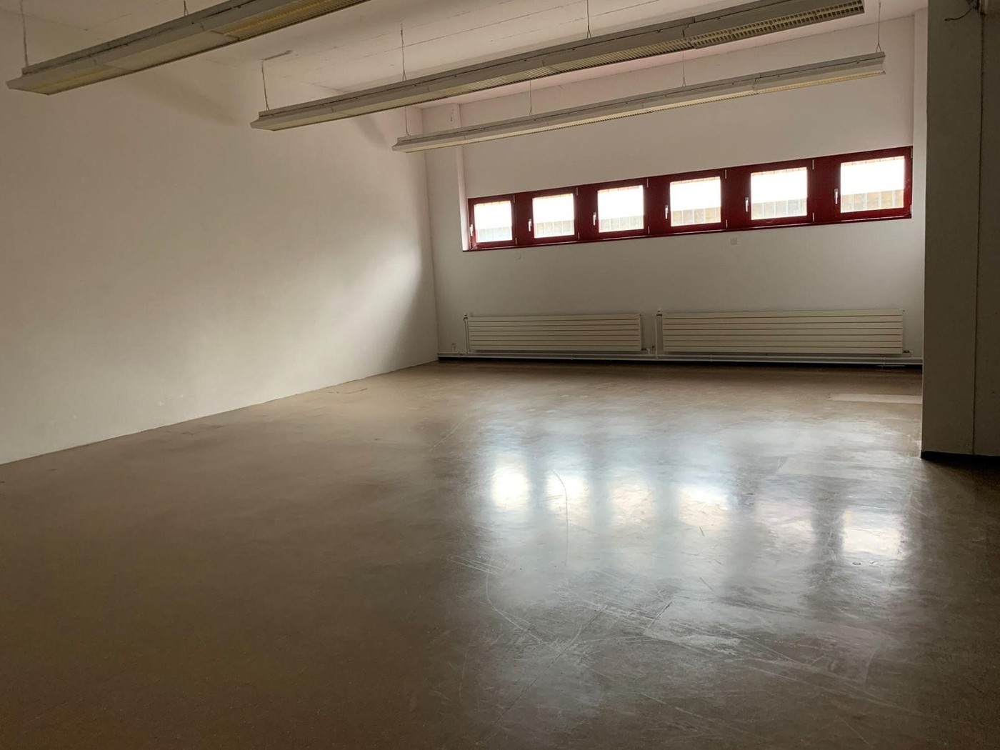 287m² shop