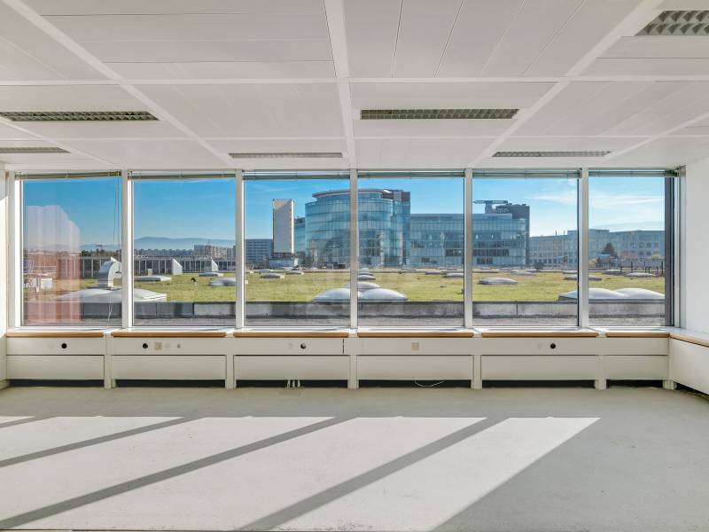 185m² office