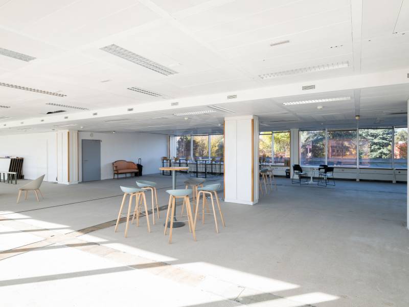 185m² office