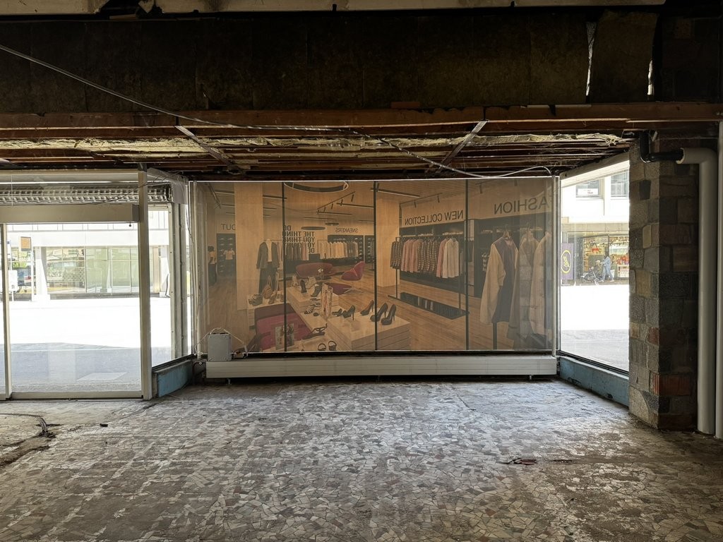 176m² commercial