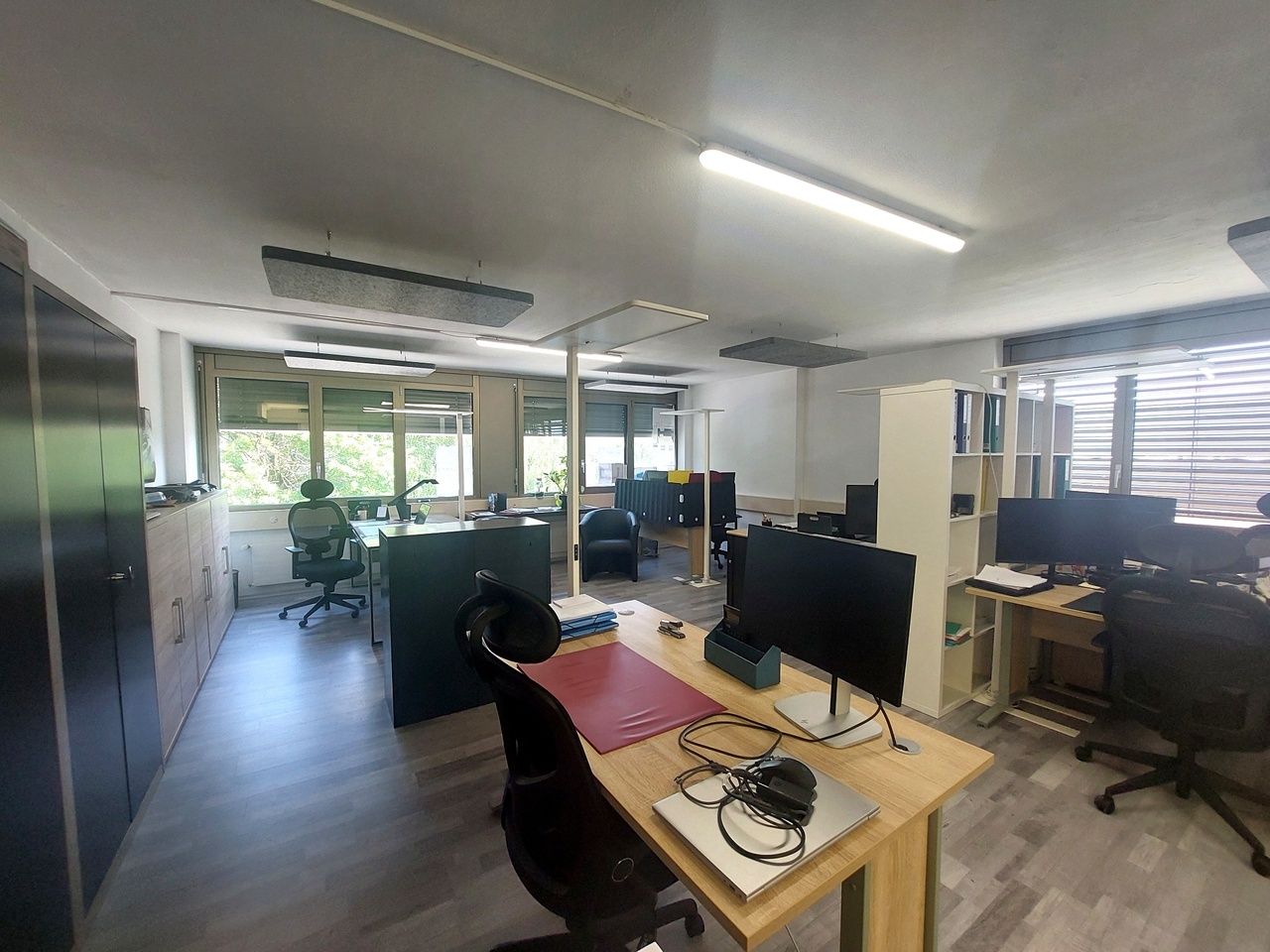 75m² office