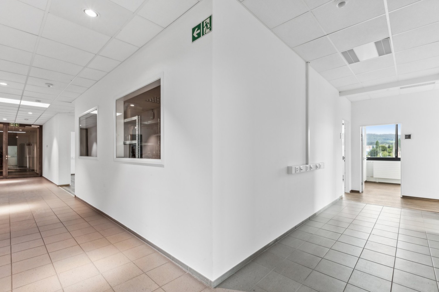 345m² office