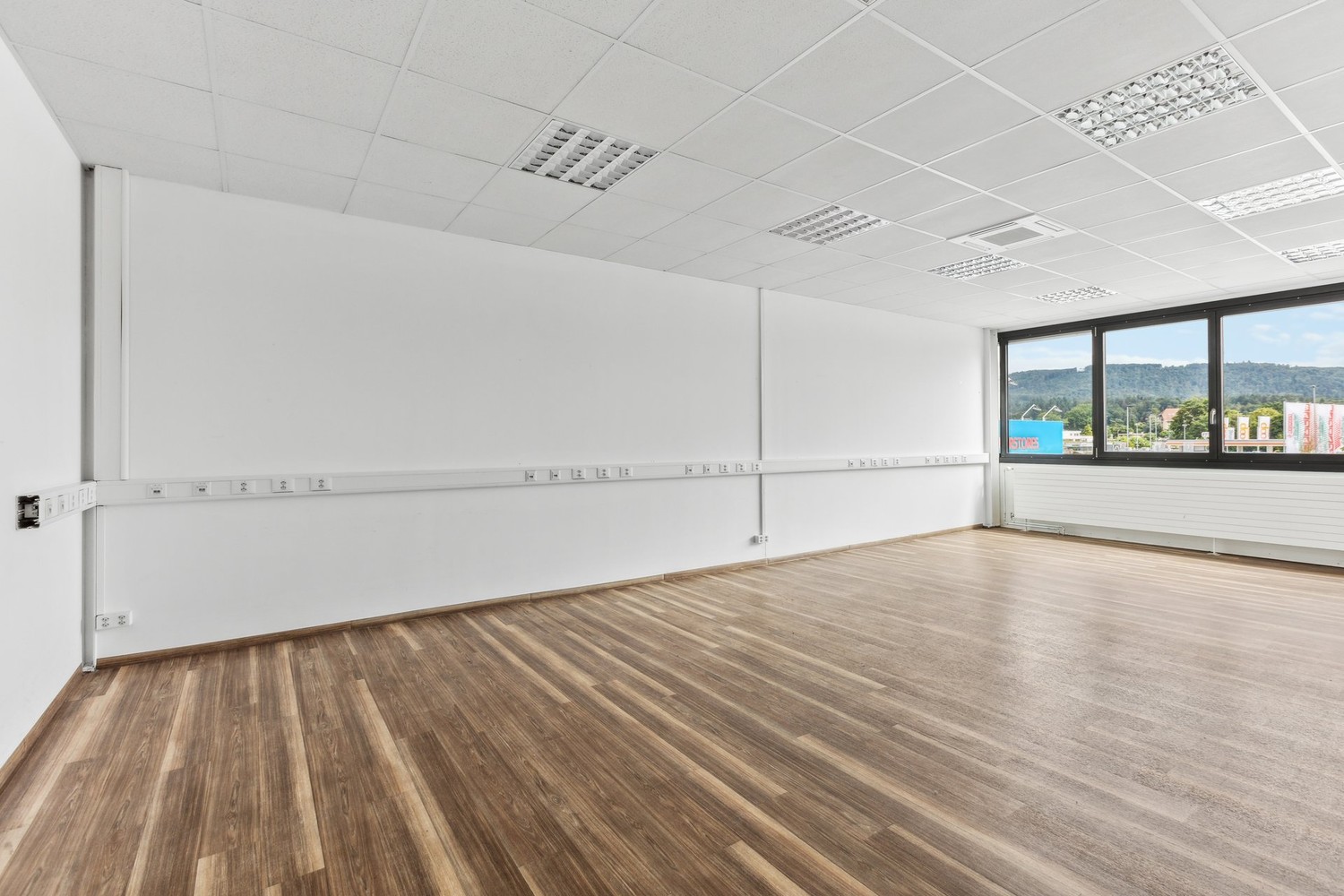 345m² office