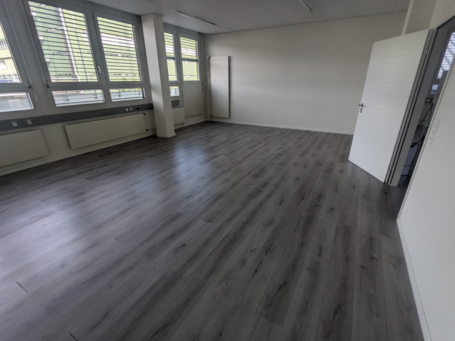 200m² office