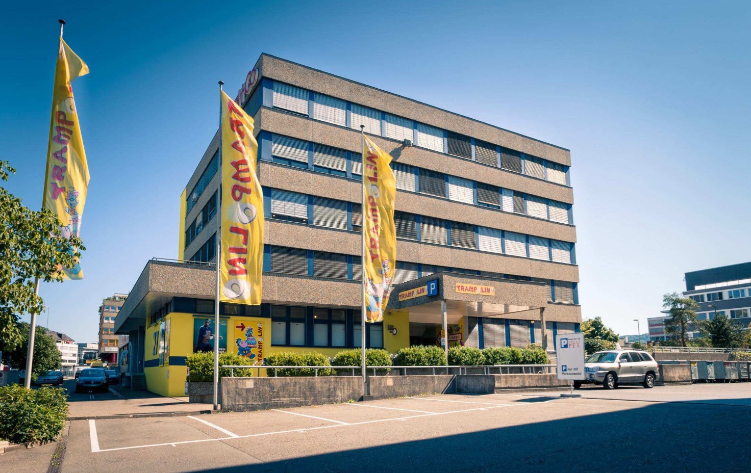 200m² office