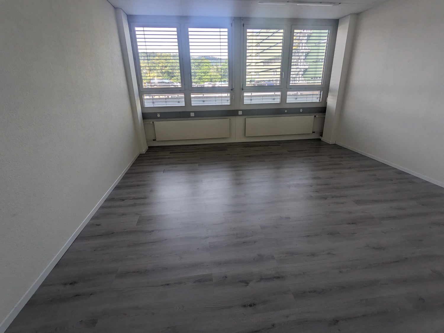 200m² office