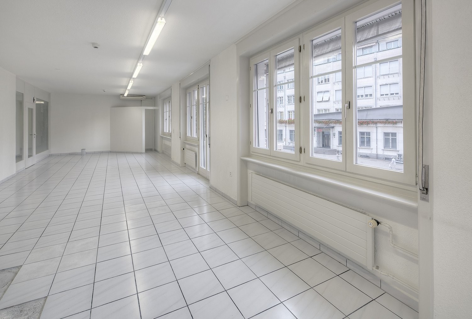 60m² shop