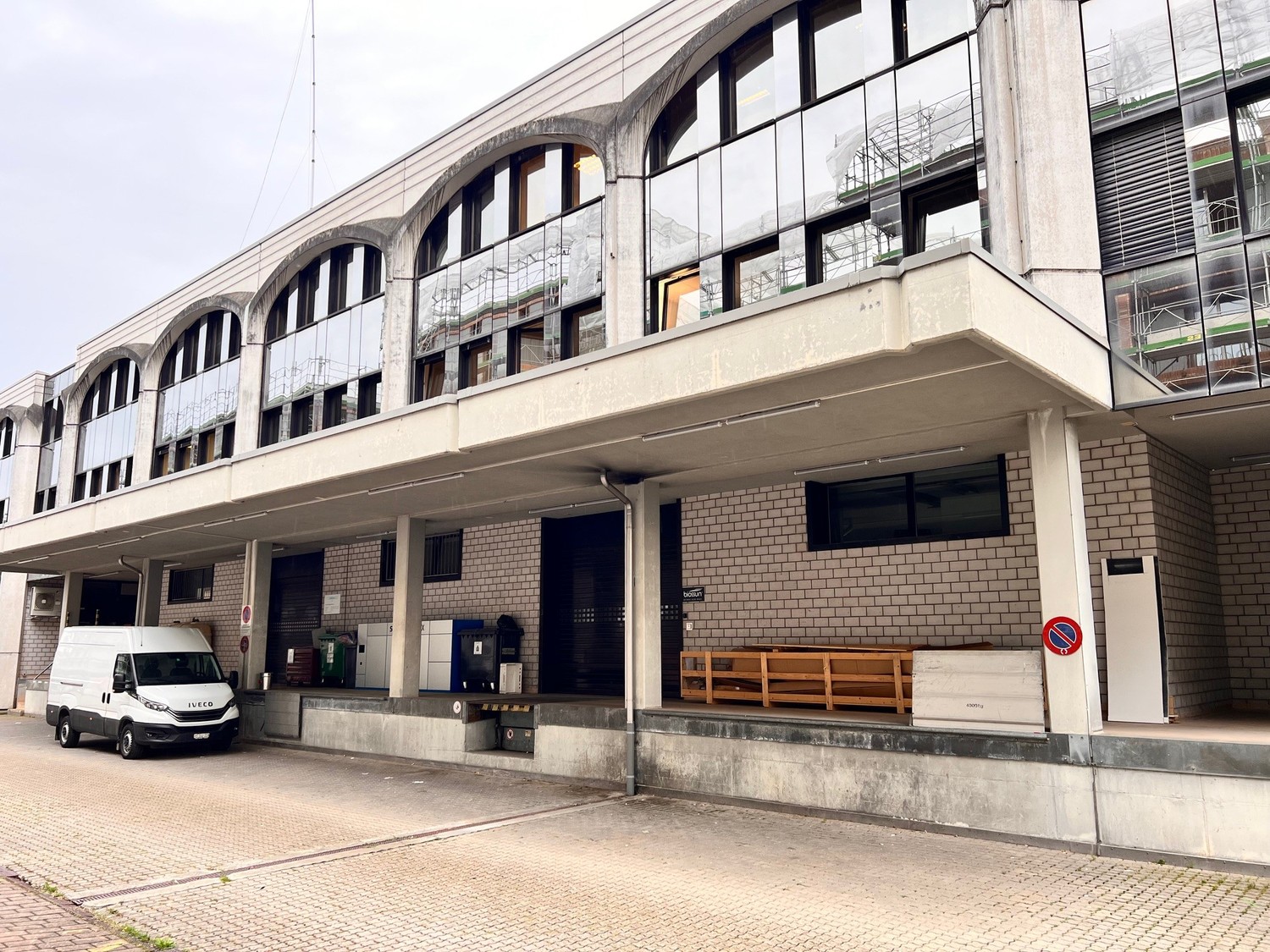 153m² office