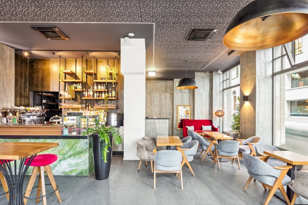 75m² shop