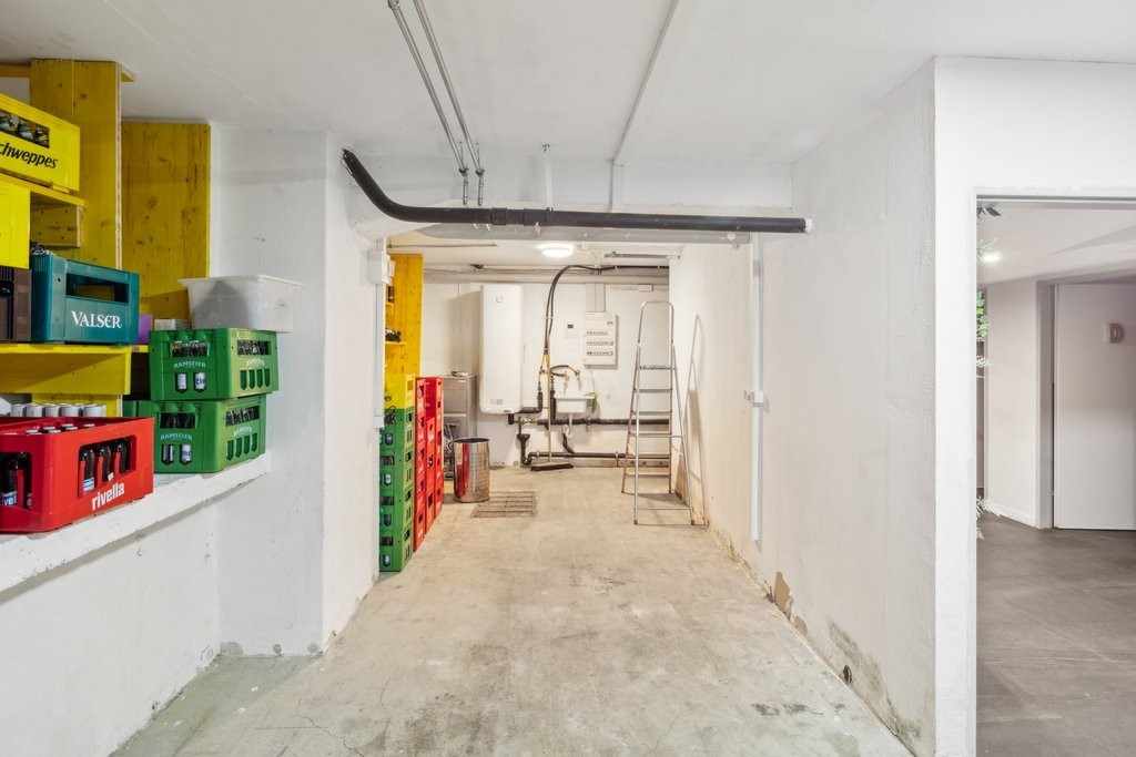 75m² shop