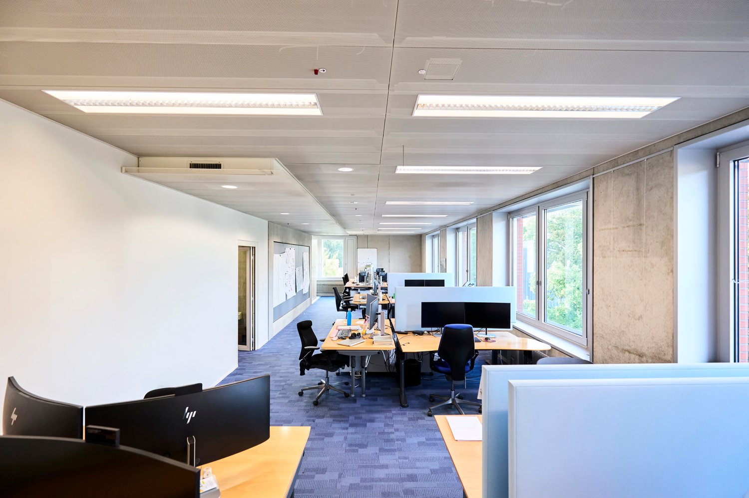 828m² office