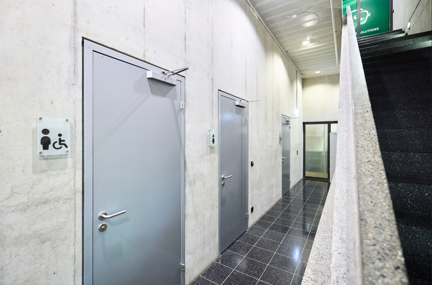 828m² office