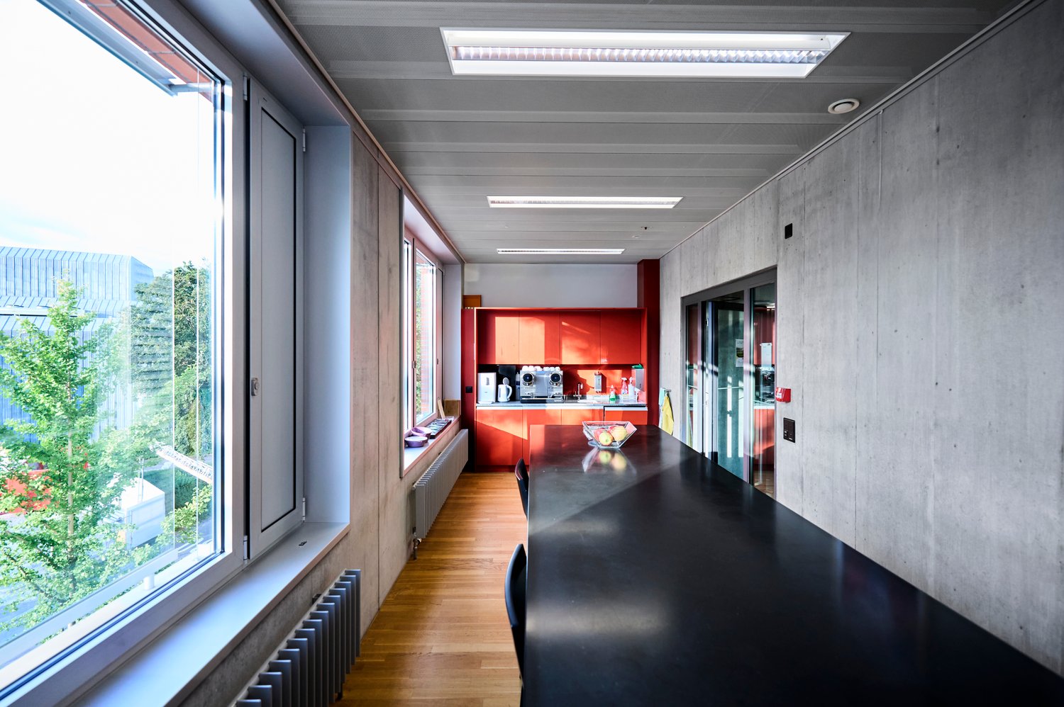 828m² office