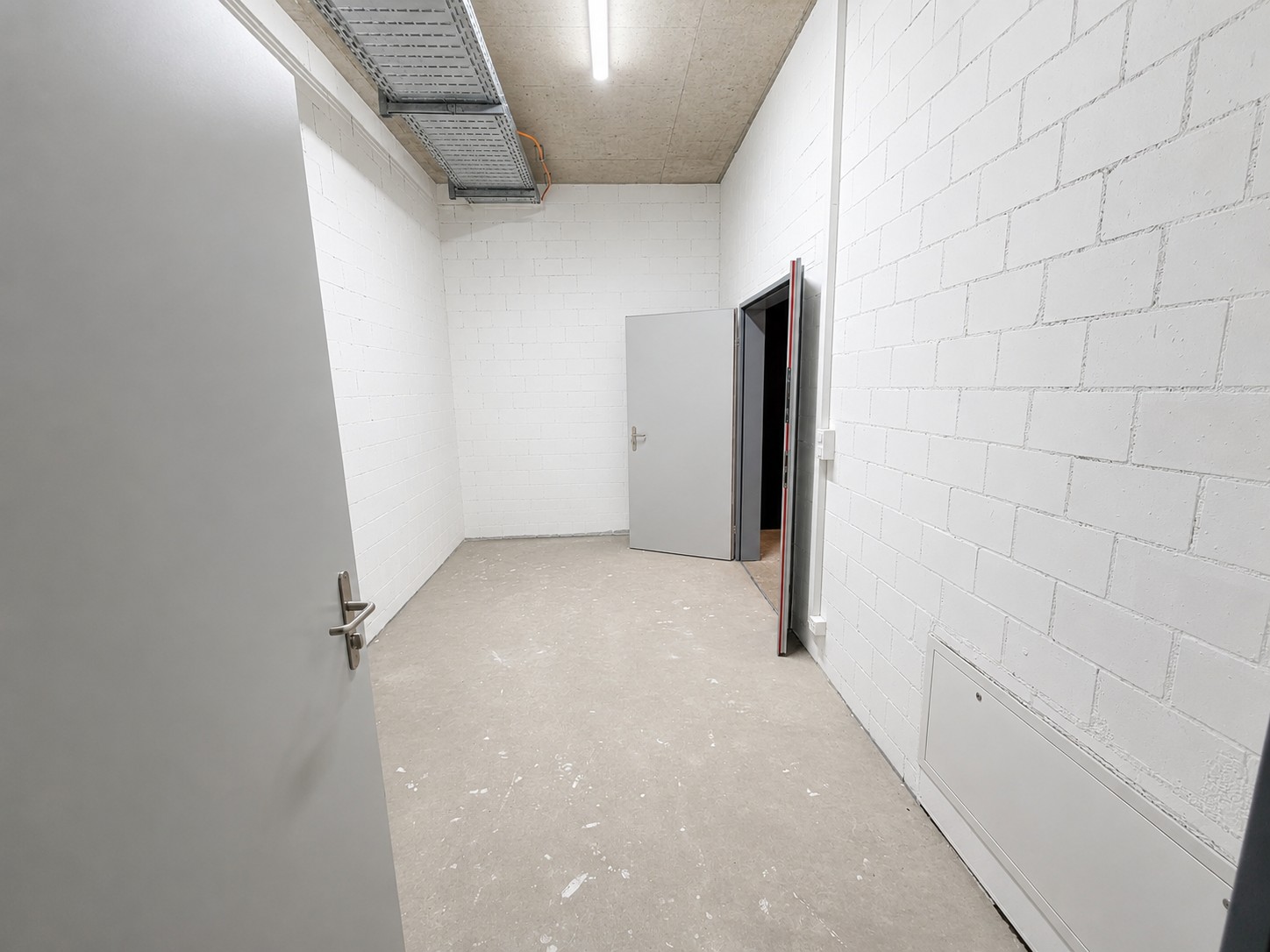 102m² commercial