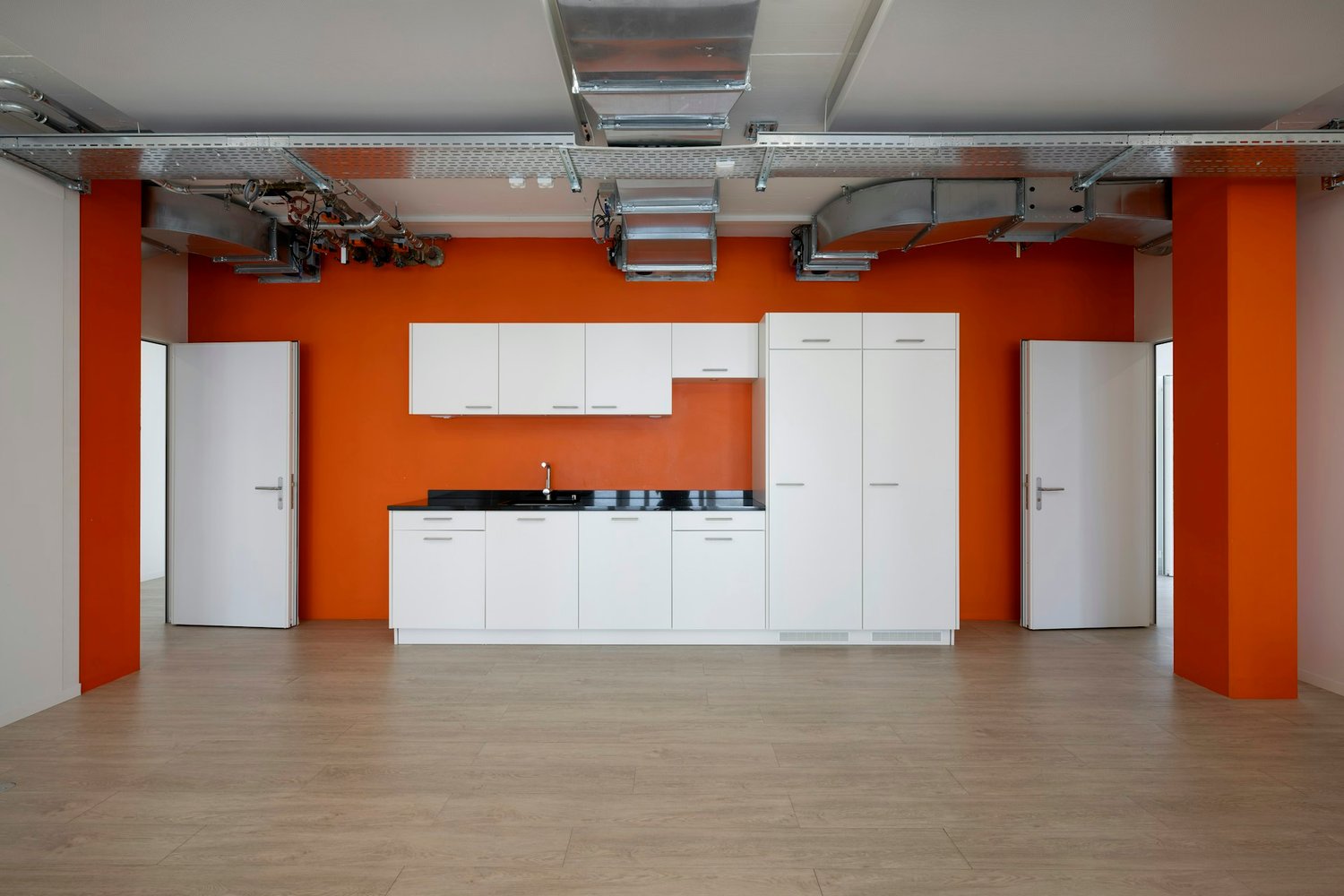 600m² office