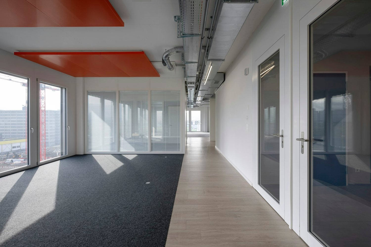600m² office