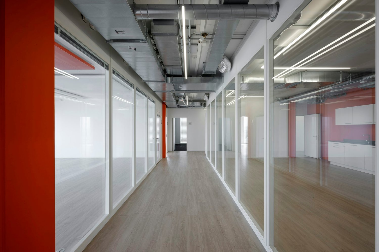 600m² office