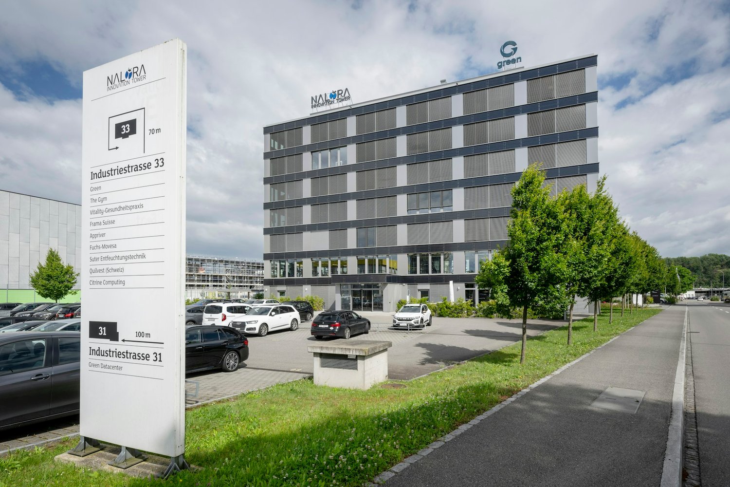 600m² office